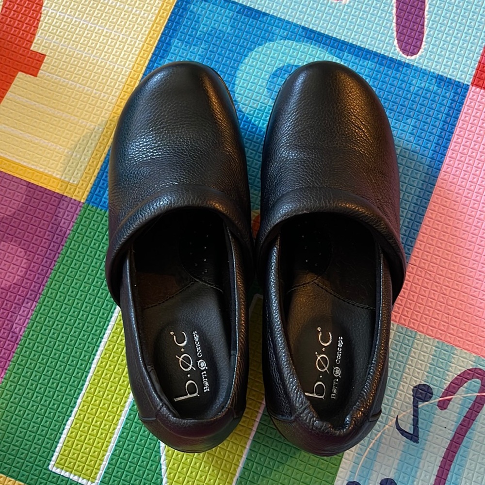 B.O.C Rare pebbled leather slip on clog shoes, size 8